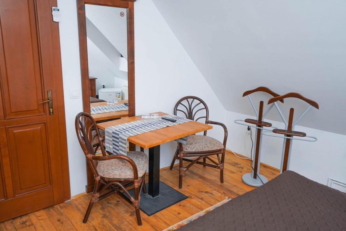 Pensiunea Gasthaus Alte Post Sighisoara Ruang foto